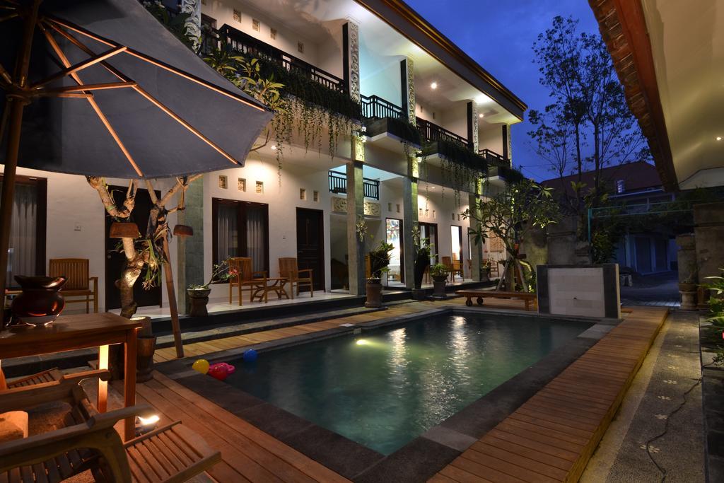 Pujihouse One Apartment Легиан Екстериор снимка
